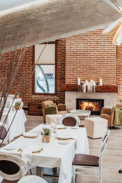 Hotel Restaurante El Montico Тордесильяс Экстерьер фото