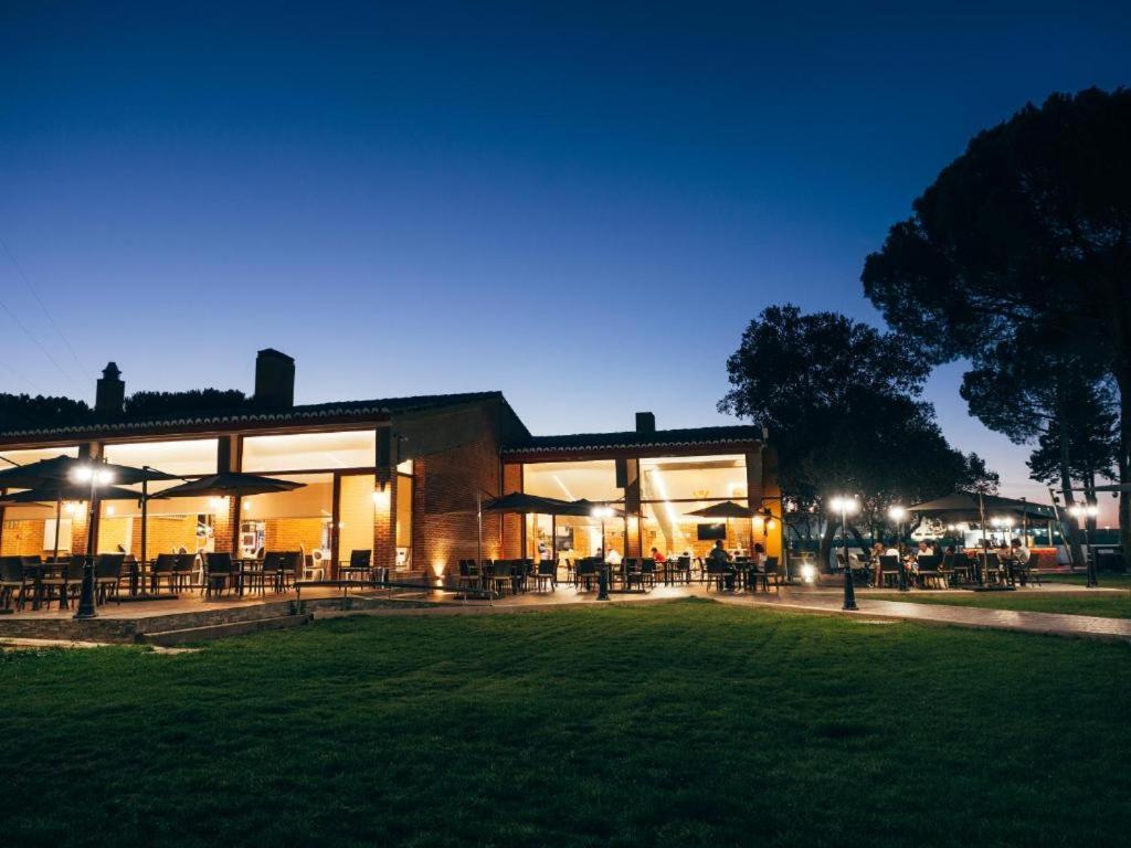 Hotel Restaurante El Montico Тордесильяс Экстерьер фото